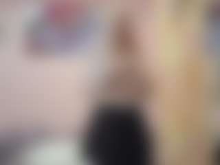 Live cam show with Luna - Hairy Pussy on Chatstar