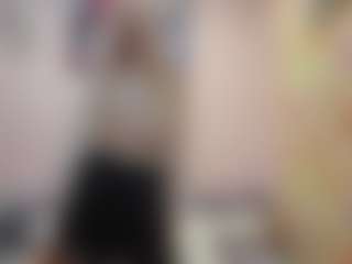Live cam show with Luna - Bikini on 1on1-livenow