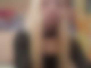 Live cam show with Luna - American Petite on Fit Hotties