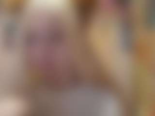 Live cam show with Luna - Blonde Hair Petite on TeamSkeetLive