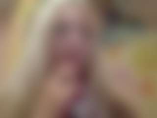 Live cam show with Luna - Hairy Pussy on Livezox