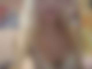 Live cam show with Luna - Bedroom on madthumbs