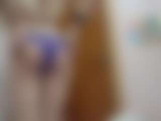Live cam show with Luna - Camel Toe on Camsoda