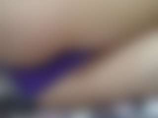 Live cam show with Luna - Yoga on madthumbs