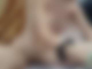 Live cam show with Luna - Camel Toe on Camsoda