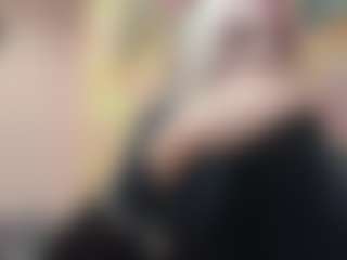 Live cam show with Luna - Blonde Hair Petite on Camsoda