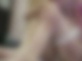 Live cam show with Luna - Lesbian on CamSodaAdn