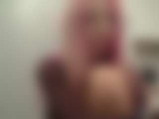 Live cam show with Luna - Lush Blonde Hair on intimatelivegirls.com