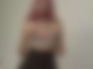 Live cam show with Luna - Blonde Hair Small Tits on Camming Site