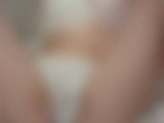 Live cam show with Luna - Bikini on Gym Cam Girls
