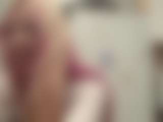 Live cam show with Luna - Lesbian on Camsoda