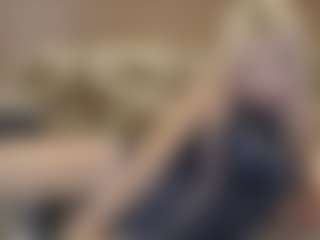 Live cam show with Luna - Hairy Pussy on SmokeAndPoke