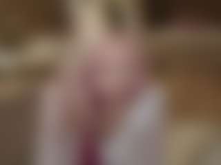 Live cam show with Luna - Athletic on SmokeAndPoke