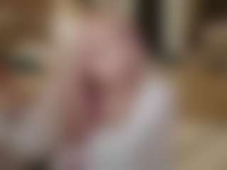 Live cam show with Luna - Blonde Hair on SmokeAndPoke