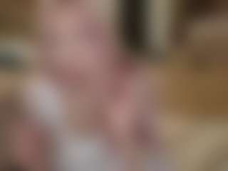 Live cam show with Luna - Green Eyes on Camsoda