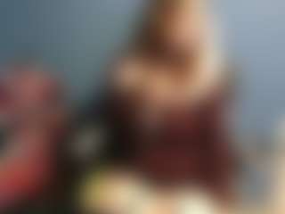 Live cam show with ScarSlutWitch - Moaning on StripNow