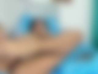 Live cam show with AlanaRoseeX - Shower on Camsoda