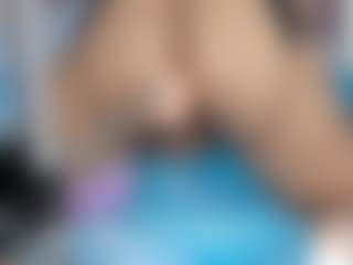 Live cam show with AlanaRoseeX - Double Penetration on Free Soda