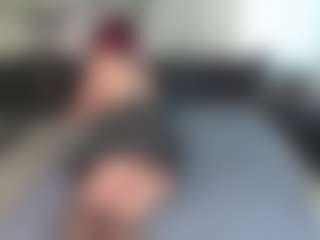 Live cam show with Fox-Cuteee - Upskirt on SxyPornLive