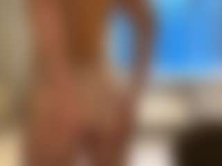 Live cam show with MaribelHechinger - Moaning on Camsoda