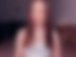 Live cam show with Emily - Squirt on Livezox