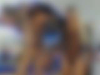 Live cam show with Andrea y Kriss - HD on chickslive.net
