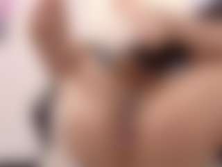 Live cam show with Lily-cooper - Smoking on madthumbs