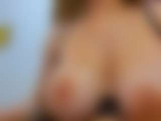 Xrenatablu MILF webcam performer live streaming