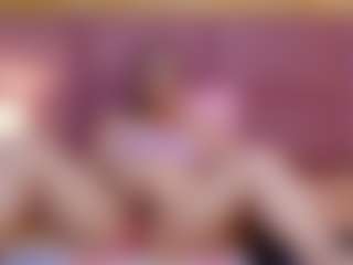 Zoeaitana MILF webcam performer live streaming
