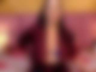 Zoeaitana MILF webcam performer live streaming