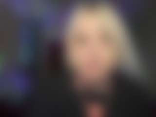 Live cam show with FreddaMcauliffe - Gamer Mature on AdultVida.com