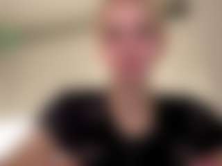 Live cam show with MarileeSpurger - Suck on Cam Slut
