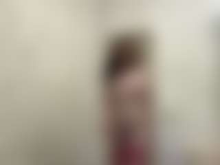 SeritaMccoggle MILF webcam performer live streaming