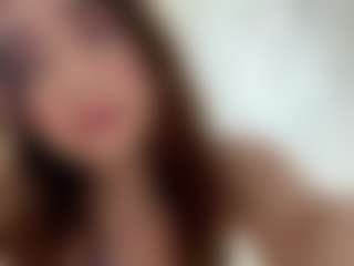 SeritaMccoggle MILF webcam performer live streaming