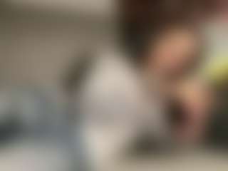Live cam show with WillaAlanis - Gray Eyes on Mixed Magazine Live