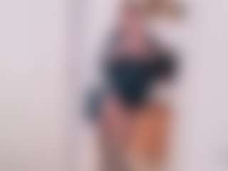 Live cam show with AryaEvee - Middle Aged on hrnylive.com
