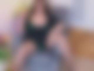 Live cam show with AryaEvee - Middle Aged on TeamSkeetLive