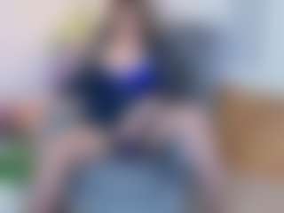 Live cam show with AryaEvee - Middle Aged on Gym Cam Girls
