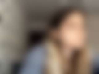 Live cam show with CarriVenema - New Young Adult on nudelive.tv