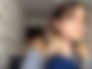 Live cam show with CarriVenema - New Blowjob on AdultVida.com