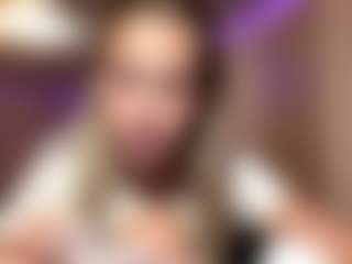Live cam show with JulianSamaniego - Average on CamClone