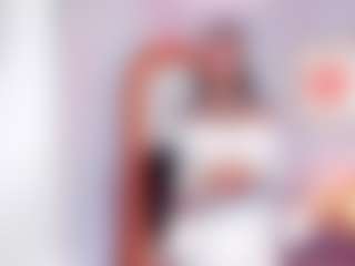 Live cam show with AliceBanks - Petite on Livezox