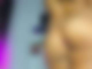 Live cam show with Mia - BBW Ebony on TeamSkeetLive