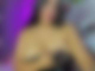 Live cam show with Mia - Middle Aged on Camsoda