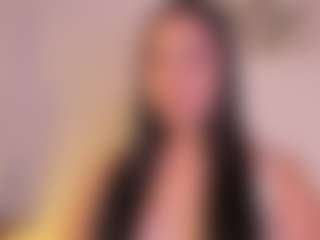 Live cam show with Nina Vega - Tease Brown Hair on AdultVida.com