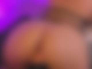 Live cam show with Nina Vega - Brown Hair Toys on Hubzter Live