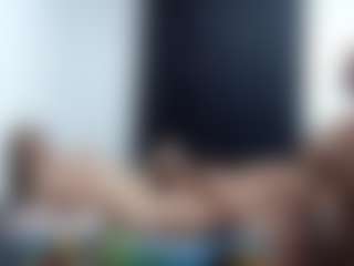 Live cam show with violetaandlucy - Middle Aged on xxxlivecams.org