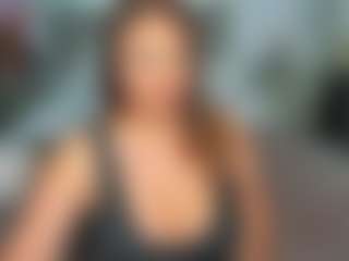 Live cam show with Bo0tyqueen - Striptease on liverealitysex.com
