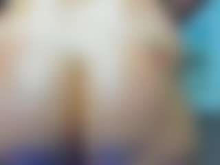 Live cam show with Bo0tyqueen - Brown Eyes Curvy on Camming Site