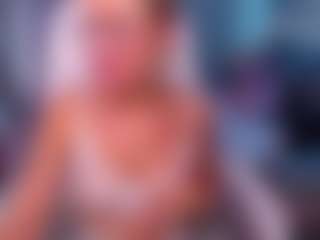 Fay MILF webcam performer live streaming